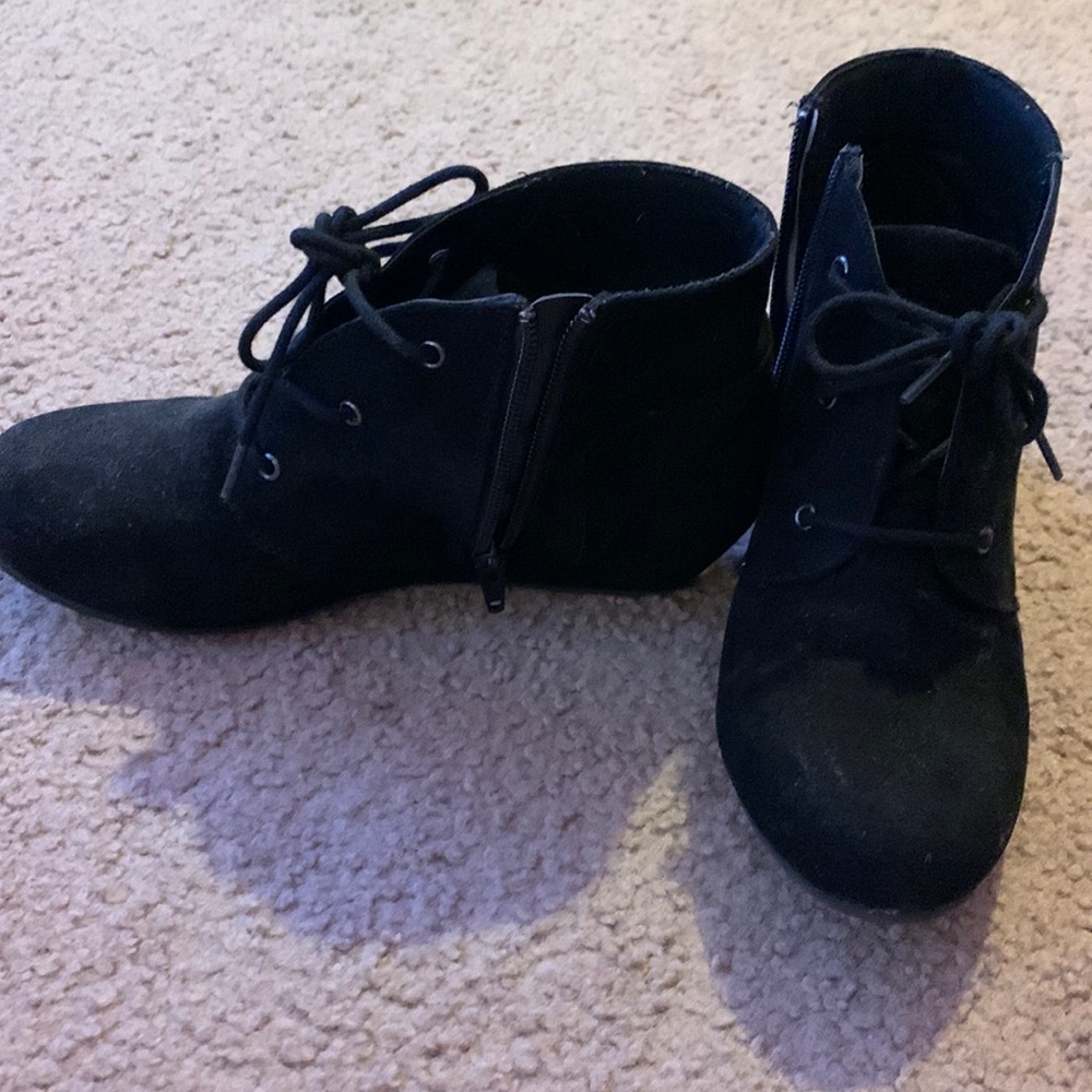 Black wedge boots